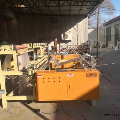 大量供應(yīng)小型制袋機(jī) 塑料制袋機(jī)批發(fā) 量大從優(yōu)，保質(zhì)保量，歡迎咨詢紡車制袋機(jī)