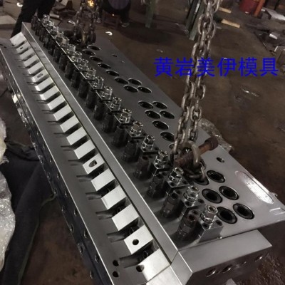PVC發(fā)泡板模具，防結(jié)皮擠出模具，發(fā)泡擠出模具，仿大理石紋模具