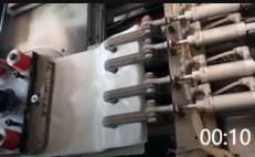 00:10 機(jī)械自動(dòng)化：塑料袋是如何成型打捆的